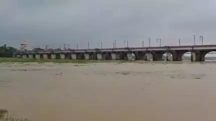 সাঁইথিয়া: জলের তলায় সাঁইথিয়ার ভাষা ব্রিজ, দুর্ভোগে পথ চলতি মানুষ