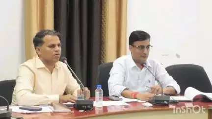 ग्यारसपुर: कलेक्टर ने प्रधानमंत्री कृषि सिंचाई योजना के कार्यों की समीक्षा कर अधिकारियों को दिए निर्देश