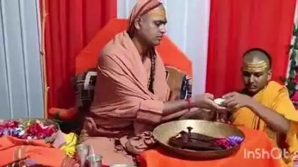 नवागढ़: सपाद लक्षेश्वर धाम सलधा में गुरुपूर्णिमा पर उमड़ी भक्तों की भीड़, ब्रह्मचारी ज्योतिर्मयानंद महाराज से लिया आशीर्वाद
