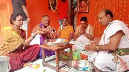 औंढा नागनाथ: आठवे ज्योतिर्लिंग श्री नागनाथ मंदिरातील तपोवन आश्रम येथे पादुका पूजन करून गुरुपौर्णिमा उत्सव मोठ्या उत्साहात साजरा