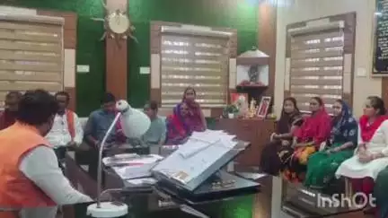 बेमेतरा: बेमेतरा नगर पालिका कार्यालय में नगर पालिका अध्यक्ष विजय सिन्हा ने वार्ड क्रमांक 21 के वार्डवासियों की सुनीं समस्याएं