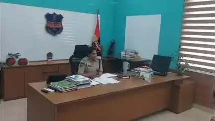 సిద్దిపేట అర్బన్: షీ టీమ్, భరోసా సిబ్బందితో మహిళల, పిల్లల రక్షణ గురించి తీసుకుంటున్న చర్యలపై సమీక్షించిన సీపీ అనురాధ