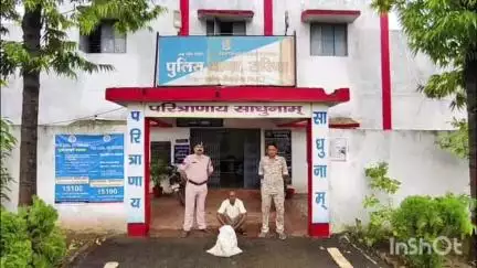 सरिया पुलिस की छापेमारी में 30 लीटर अवैध महुआ शराब जब्त, एक व्यक्ति बोकरामुड़ा से गिरफ्तार