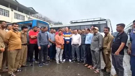 शिमला शहरी: HRTC कर्मचारियों ने वेतन ना मिलने पर दी हड़ताल पर जाने की चेतावनी, 8 घंटे काम करने का किया ऐलान