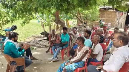 सुगौली: सुगौली प्रखंड कृषि विभाग ने किसान पाठशाला का आयोजन कर किसानों को मिट्टी जांच का महत्व बताया