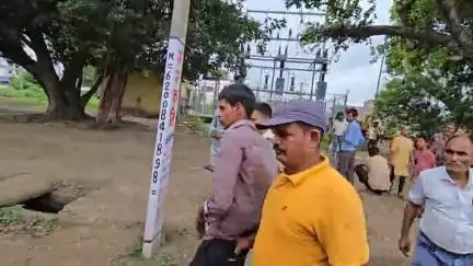 नाथनगर: नाथनगर में ट्रेन पर चढ़ते समय हुई पॉकेटमारी, चोर को पकड़कर पुलिस के हवाले किया