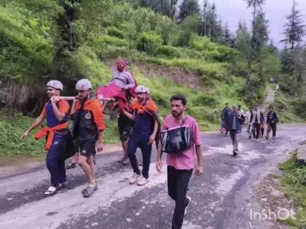 बल्ह: गोहर में जय राम ठाकुर ने राहत कार्यों में जुटे सुरक्षाबलों को 'देवदूत' बताया, जताया आभार