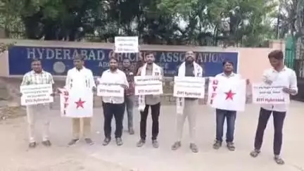 మేడ్చల్: ఉప్పల్ క్రికెట్ స్టేడియం వద్ద డివైఎఫ్ ఐ ఆధ్వర్యంలో ఆందోళన