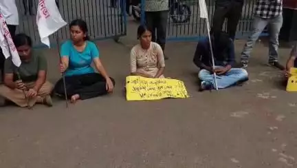 মেদিনীপুর: স্বাধীনতা সংগ্রামীদের বিশ্ববিদ্যালয়ের প্রশ্নপত্রে সন্ত্রাসবাদি তকমা! বিদ্যাসাগর বিশ্ববিদ্যালয় এর গেটে বিক্ষোভ !