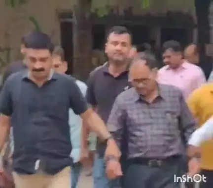 अकबरपुर: अंबेडकरनगर में कानूनगो को ₹7000 की रिश्वत लेते एंटी करप्शन टीम ने किया गिरफ्तार, पहले 8000 रुपए ले चुका था