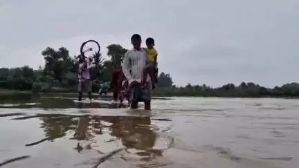 ବସ୍ତା: ବାଲିଆପାଳ ରେ ରାସ୍ତା ଉପରେ 3 ଫୁଟ ବନ୍ୟା ପାଣି ପ୍ରବାହିତ