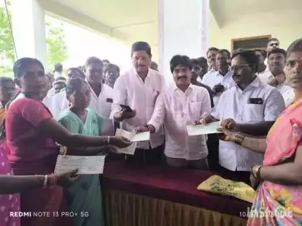 అలంపూర్: లబ్ధిదారులకు కళ్యాణి లక్ష్మి & షాది ముబారక్ చెక్కులను అందజేసిన అలంపూర్ నియోజకవర్గ శాసనసభ్యులు విజయుడు