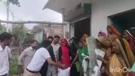 अजयगढ़: अजयगढ़ के वार्ड क्रमांक 8 में निःशुल्क बीज वितरण कार्यक्रम आयोजित, नायब तहसीलदार व कृषि अधिकारी रहे मौजूद