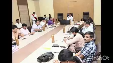 धार: धार में जिला स्वास्थ्य समिति की बैठक आयोजित, कलेक्टर ने कहा- जो CHO कार्य नहीं कर रहे, उन्हें सेवा से बाहर करें