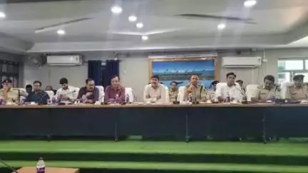 आज दिनांक-10.07.25 को विकास भवन सभागार कक्ष में जिला पदाधिकारी एवं पुलिस अधीक्षक, कटिहार तथा अन्य पदाधिकारियों की उपस्थिति में आगामी श्रावणी मेला_2025 के अवसर पर आवश्यक तैयारियों एवं विधि-व्यवस्था की समीक्षा हेतु बैठक का आयोजन किया गया I