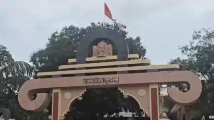 સાવલી: સાવલીના ભીમનાથ મહાદેવ સ્થિત સમાધિ મંદિરે ગુરુપૂર્ણિમા નિમિત્તે ભક્તોનું ઘોડાપૂર ઊમટ્યુ