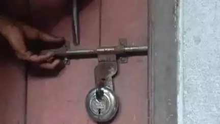 কৃষ্ণনগর ১: পছন্দসই শিক্ষিকা না পেয়ে অঙ্গনওয়াড়ি কেন্দ্রে তালা তৃণমূল নেতার; তৃণমূলকে কটাক্ষ নদীয়া উত্তর বিজেপির জেলা সভাপতির