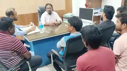 चाकुलिया: चाकुलिया में दुकानदारों को स्वच्छता के प्रति किया जागरूक, नियम तोड़ने पर लगेगा जुर्माना