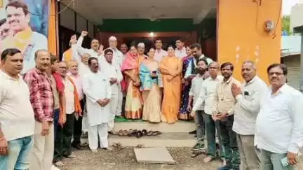 बुलढाणा: शहरातील शिवालय येथे गुरुपौर्णिमा उत्सवा निमित्त शहर भाजपाच्या वतीने  गुरूपूजन करून सत्कार