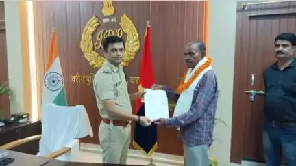 दरभंगा: SSP जगुनाथ रेड्डी ने लहेरियासराय स्थित SSP कार्यालय में दो सेवानिवृत्त कर्मियों को दी विदाई