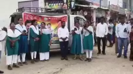 తుంగతుర్తి: తుంగతుర్తిలో కళాజాత ప్రదర్శన