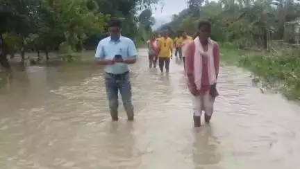 রাজগঞ্জ: ফের তিস্তার জল বেড়ে গিয়ে  
 মাল ব্লকের বাগড়াকোট গ্রাম পঞ্চায়েতের  টটগাও বস্তিতে ৪৫ টি বাড়ি জলমগ্ন হল