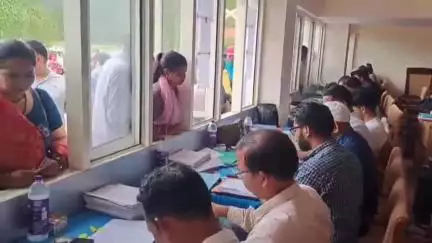 पौड़ी: त्रिस्तरीय पंचायत चुनाव में नामांकन पत्रों की जांच के बाद 313 नामांकन पत्र निरस्त, 9762 पदों पर चुनाव होने हैं
