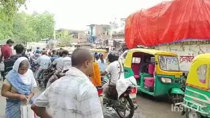 करपी: NH-33 किंजर कुर्था मोड़ पर BA परीक्षा के बाद लगा भीषण जाम, लोग रहे परेशान