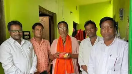ঝালদা ১: গুরু পূর্ণিমায় ঝালদাতে গুরুদের সম্মান জানালেন BJP-র জেলা সভাপতি সহ অন্যরা