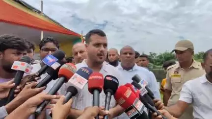 ধুবুৰী ভাগ: 'প্ৰশাসনে উচ্ছেদ চলাই বহুলোকক গৃহহীন কৰাৰ বাবে প্ৰতিবাদ কৰা হৈছে', চাপৰত বিধায়ক আশ্ৰাফুল হুছেইনৰ প্ৰতিক্ৰিয়া