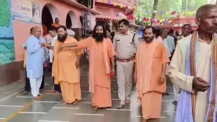 मझगवां: गुरु पूर्णिमा पर परमहंस आश्रम धारकुंडी में उमड़ी भक्तों की भीड़, शिष्यों ने किए गुरू महाराज जी के दर्शन