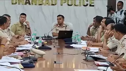 धनबाद/केंदुआडीह: समाहरणालय के पुलिस सभागार में वरीय पुलिस अधीक्षक प्रभात कुमार के नेतृत्व में मासिक क्राइम मीटिंग संपन्न