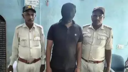 बिहार: दीपनगर पुलिस ने डुमरावां गांव में हुए डबल मर्डर के मुख्य आरोपी को देशी कट्टा व कारतूस के साथ किया गिरफ्तार