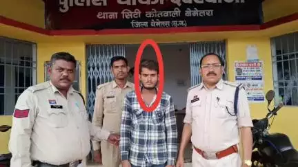 साजा: बेमेतरा साइबर सेल और देवरबीजा पुलिस चौकी ने संयुक्त कार्रवाई में ₹5000 के इनामी फरार आरोपी को किया गिरफ्तार