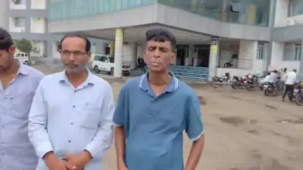 जमुआ: सुरजा गांव के दसौंधी तालाब में लूट का आरोप, भाकपा माले ने उपायुक्त को जांच की मांग वाला आवेदन सौंपा