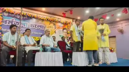 বসিরহাট ১: একুশে জুলাই কে সামনে রেখে বসিরহাট টাউন হল এর প্রেক্ষাগৃহে অনুষ্ঠিত হলো তৃণমূল যুবক কংগ্রেসের পক্ষ থেকে বিশেষ বৈঠক