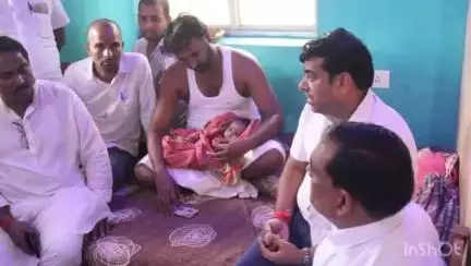 कौआकोल: कौवाकोल पहुंचे राष्ट्रीय जनता दल के जिला अध्यक्ष सहित तमाम नेता, जिला परिषद सदस्य नीतीश राज की आकस्मिक निधन पर शोक