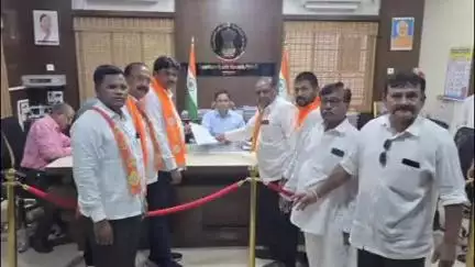 बुलढाणा: शहरातील विष्णूवाडीतील बेकायदेशीर अतिक्रमणाबाबत शिंदे गट शिवसेनेचे जिल्हाधिकारी यांना निवेदन