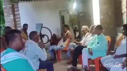 करपी: विधायक बागी कुमार वर्मा ने खोजन और करहरी गांव में मृतकों के परिजनों को दी सांत्वना