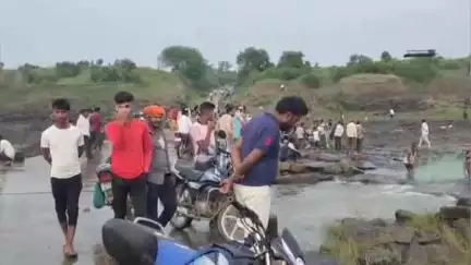 छपारा: भीमगढ़ संजय सरोवर बांध के गेट किए गए बंद, मछली पकड़ने वालों में मची होड़