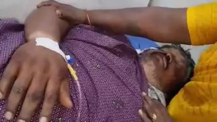 అనంతపురం నగర శివారులో ద్విచక్ర వాహనం అదుపు తప్పి బోల్తా, ఓ వ్యక్తికి తీవ్ర గాయాలు