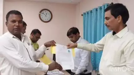 नवादा: नवादा के समाहरणालय सभा कक्ष में डीएम ने 32 कार्यालय की परिचारियों को नियुक्ति पत्र दिए, मिली नौकरी
