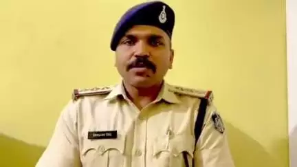 भिंड नगर: भिण्ड: बझाई गांव में 20 वर्षीय युवक ने पेड़ से फांसी लगाकर की आत्महत्या, पुलिस ने मामला दर्ज किया
