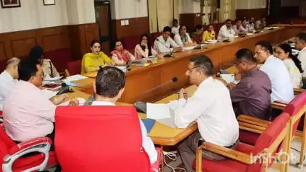 सोलन: ज़िला स्तरीय अनुश्रवण एवं समीक्षा समिति की बैठक आयोजित, DC सोलन मनमोहन शर्मा ने की अध्यक्षता