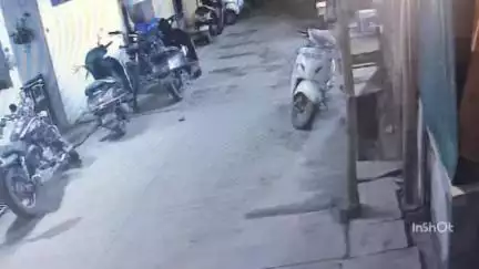 महू के यादव मोहल्ला से बाइक चोरी, चोर सीसीटीवी में कैद