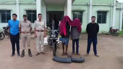 ଜୟପୁର: ଦେଶୀ ମଦ ଚାଲାଣ ବେଳେ ଜୟପୁର ଅବକାରୀ ନିରୀକ୍ଷକ କାର୍ଯ୍ୟଳୟ ତରଫରୁ ପାରବେଢ଼ା ରେ ଚଢ଼ାଉ, 2 ଗିରଫ