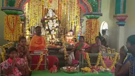 ఉరవకొండ: ఉరవకొండ : షిరిడి సాయిబాబా ఆలయాల్లో ఘనంగా గురు పౌర్ణమి వేడుకలు. గ్రామోత్సవాలు భజనలు అన్నదాన కార్యక్రమాలను చేసిన భక్త జనం.