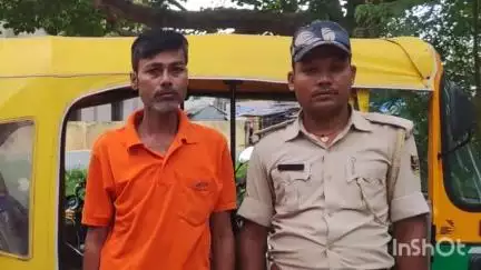 बिहारीगंज: बिहारीगंज थाना पुलिस ने बिहारीगंज बाजार में छापा मारकर प्रशांत कुमार को शराब पीने के जुर्म में गिरफ्तार किया