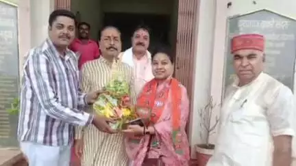 बांधवगढ़: भाजपा कार्यालय भरौली में भाजपा जिलाध्यक्ष आशुतोष अग्रवाल और कार्यकर्ताओं ने सांसद हिमाद्री सिंह का स्वागत किया