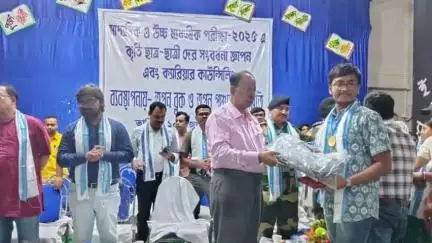 তপন: তপন রবীন্দ্রভবনে অনুষ্ঠিত হলো মাধ্যমিক ও উচ্চমাধ্যমিকে কৃতীদের সংবর্ধনা ও ক্যারিয়ার কাউন্সিলিং